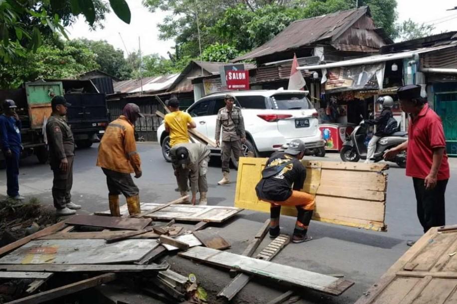 Pemkot Makassar Tertibkan Pasar Tumpah di Jalan Dr Leimena, Siapkan Lokasi Relokasi Pedagang