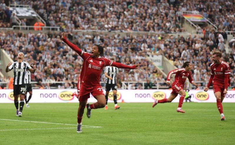 Liverpool Menang Dramatis 3-2 atas Newcastle Meski Sempat Disamakan di Menit Akhir