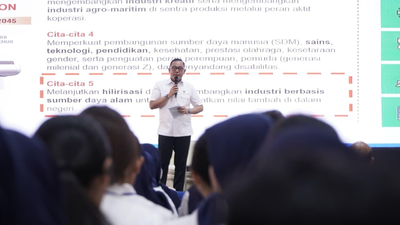 Wakil Menteri Todotua Dorong Mahasiswa Mempersiapkan Diri Menuju Indonesia Emas 2045
