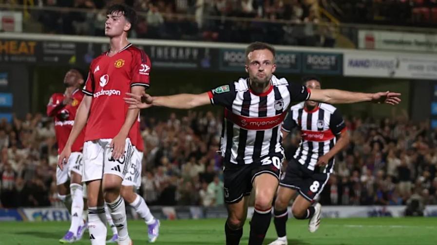 Manchester United Dipermalukan Grimsby Town Lewat Adu Penalti di Carabao Cup