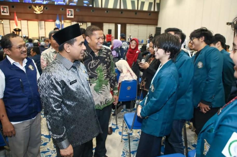 Wagub Jateng Ajak Mahasiswa KKN Bantu Pemerintah Verifikasi Data Sosial di Desa