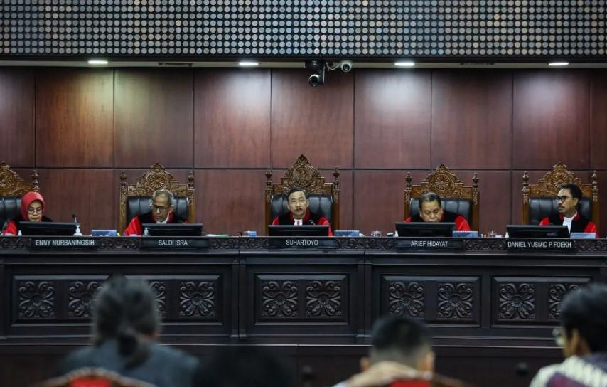 MK Larang Rangkap Jabatan Wakil Menteri, Pemerintah Diberi Waktu Dua Tahun