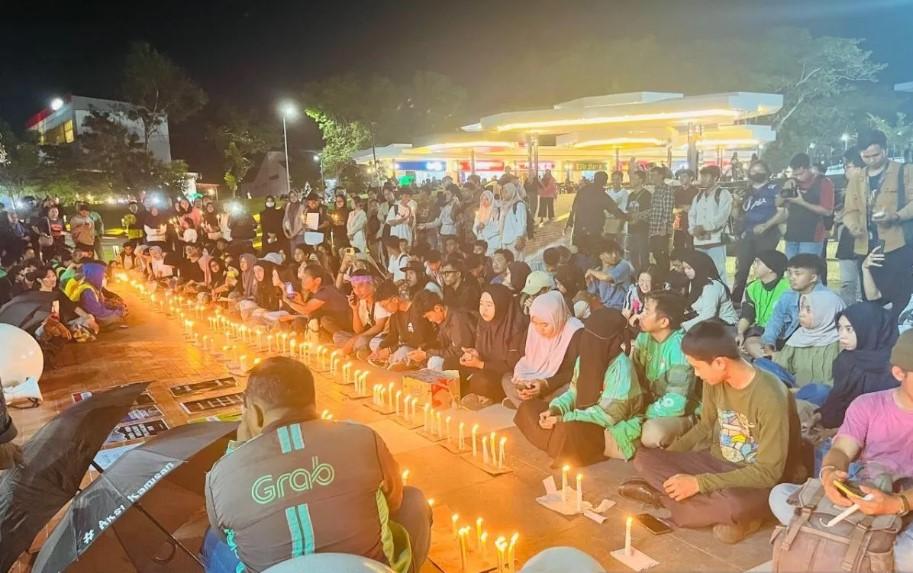 Ratusan Warga Palu Gelar Aksi 1.000 Lilin untuk Affan Kurniawan, Ojol Korban Insiden Kendaraan Brimob