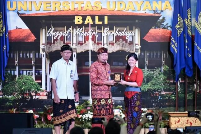 Menkomdigi Meutya Hafid Dukung Pendirian AI Center di Universitas Udayana, Fokus Budaya dan Pariwisata