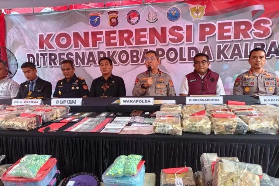 Pasangan Suami Istri Asal Malaysia Ditangkap di Singkawang, Polisi Sita 2 Kilogram Sabu