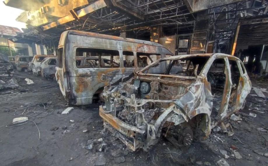 Puluhan Mobil Ludes Terbakar, Tiga Orang Tewas dalam Kerusuhan di Kantor DPRD Makassar