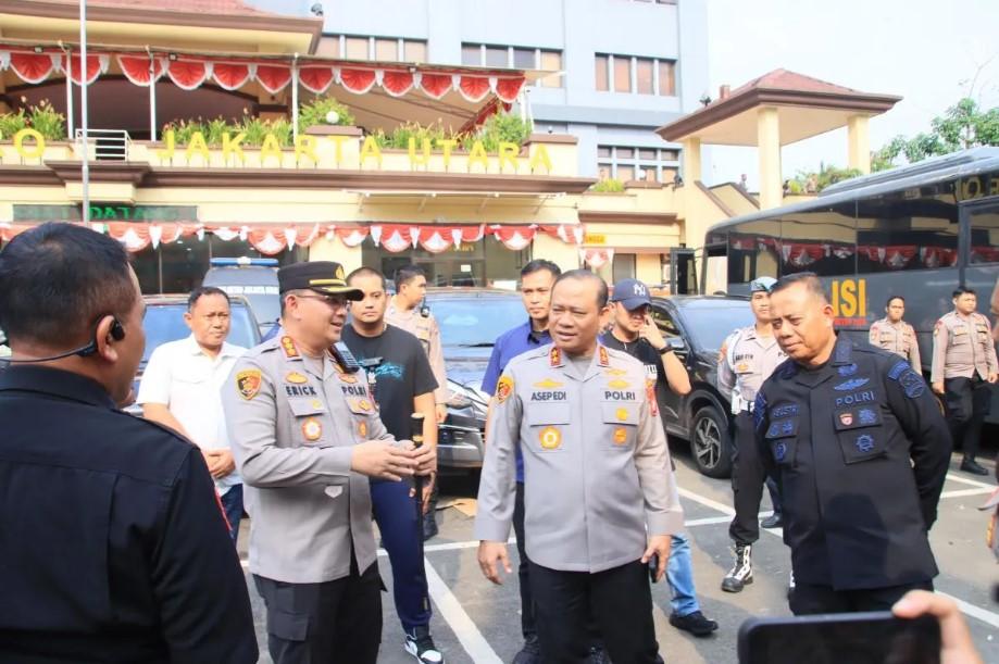 Kapolda Metro Jaya Tinjau Polres Jakarta Utara Usai Penyerangan Massa