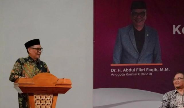 DPR Ajak Masyarakat Lestarikan Bahasa Daerah, Pemerintah Siapkan Bantuan untuk Pelestari