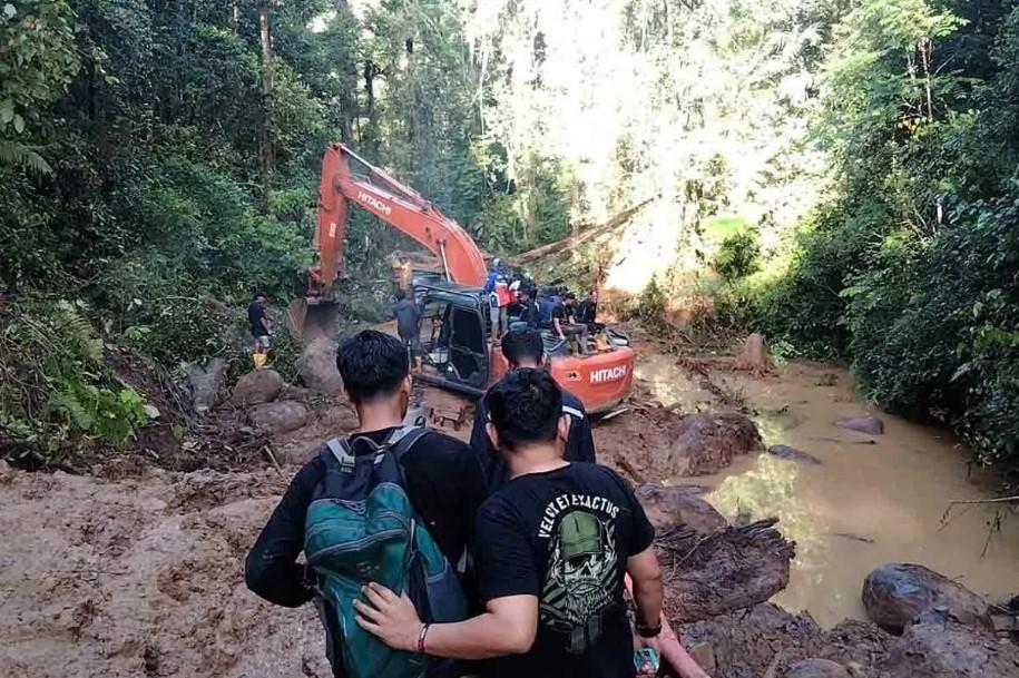 Polisi Tangkap Tiga Penambang Emas Ilegal di Hutan Pidie, Sita Satu Unit Ekskavator