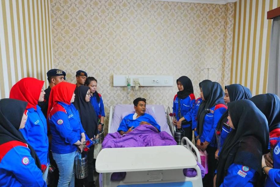 KSPSI Jenguk Anggota Polri Korban Kerusuhan, Sampaikan Pesan Damai dan Tolak Aksi Anarkis