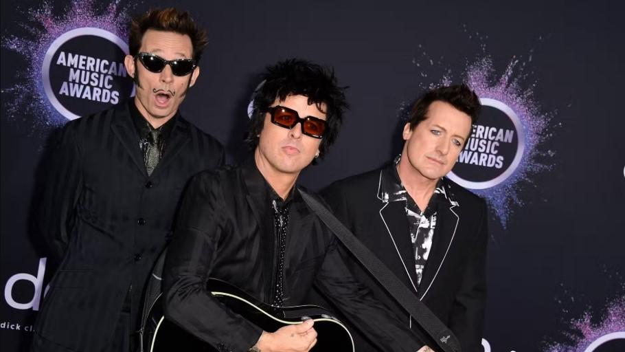 Green Day Hadirkan Film Komedi Road Trip Penuh Nostalgia Berjudul New Year's Rev