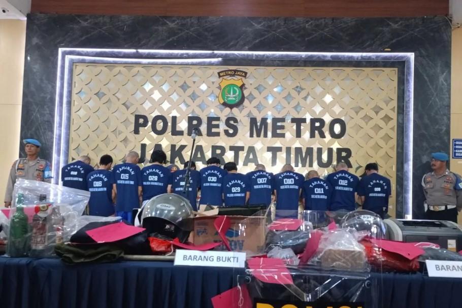 Polres Metro Jakarta Timur Tangkap 14 Tersangka Penyerangan Kantor Polisi