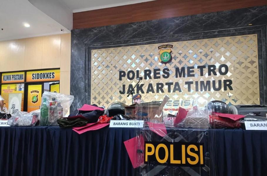 Polisi Ungkap Penjarahan 7 Senjata Api Saat Penyerangan Mapolsek Matraman