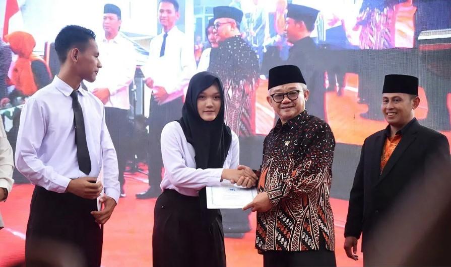 Mendikdasmen Tegaskan SMK Jadi Ujung Tombak Cetak Generasi Siap Kerja dan Bersaing Global