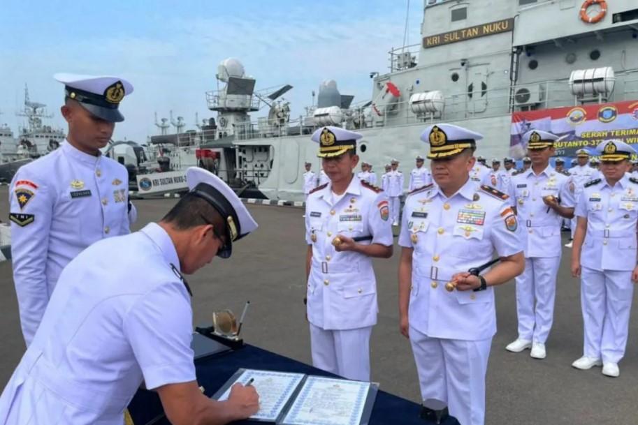 Mayor Laut Firman Cahyadi Resmi Jabat Komandan KRI Sutanto-377