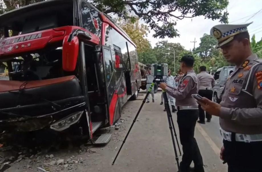 Bus Rombongan RSBS Jember Alami Kecelakaan Maut di Probolinggo, Delapan Orang Tewas