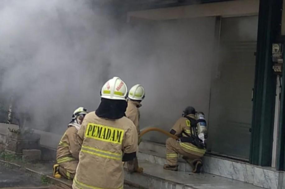 Kebakaran Ruko di Kelapa Gading, 50 Personel Diterjunkan untuk Padamkan Api