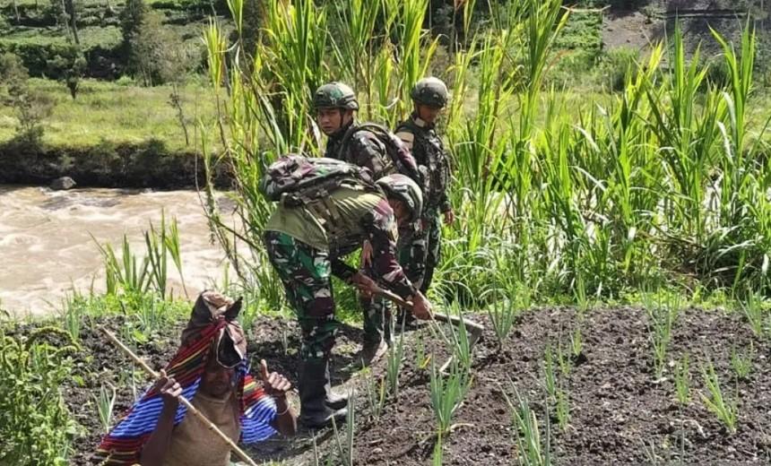 Satgas Yonif 521/DY Bantu Warga Papua Pegunungan dengan Bibit Hortikultura untuk Dukung Ketahanan Pangan