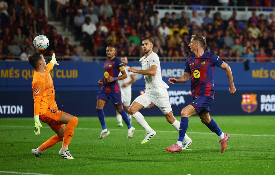 Barcelona Bantai Valencia 6-0, Tiga Pemain Catatkan Brace Spektakuler