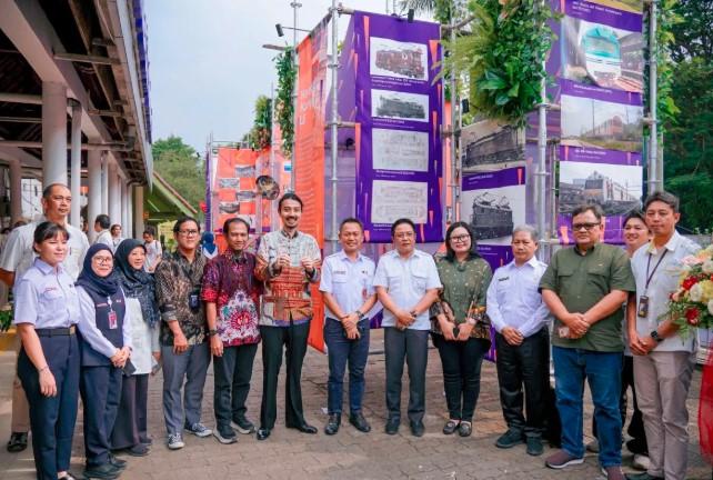 Pameran Arsip "Stasiun UI, Buku, Pesta Kereta, dan Cinta" Angkat Perjalanan Kampus, Kereta, dan Kisah Mahasiswa
