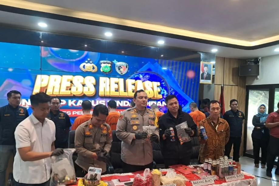 Polisi Tangkap Enam Pria Pengoplos Gas Subsidi Jadi Gas Portabel di Tanjung Priok
