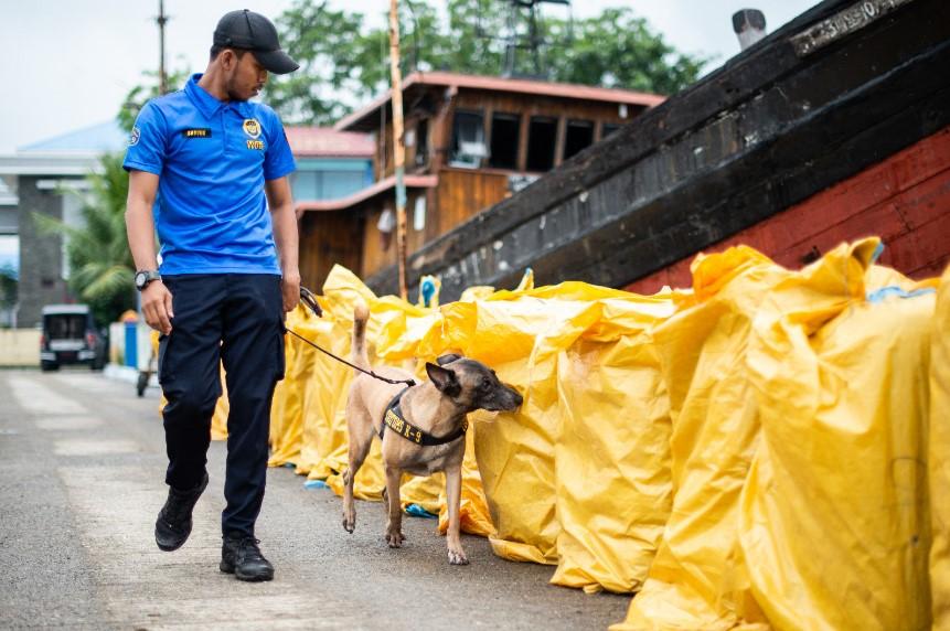 Sinergi Bea Cukai dan Bareskrim Gagalkan Penyelundupan 5,1 Kg Sabu di Tembilahan, Dua Tersangka Diamankan