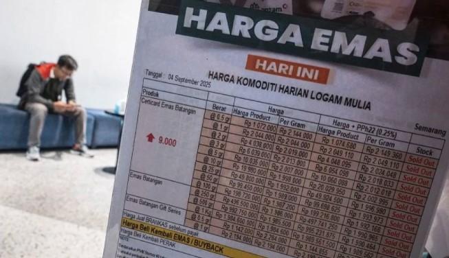 Harga Emas Antam Turun Rp17.000 per Gram, Buyback Tetap di Rp1.945.000