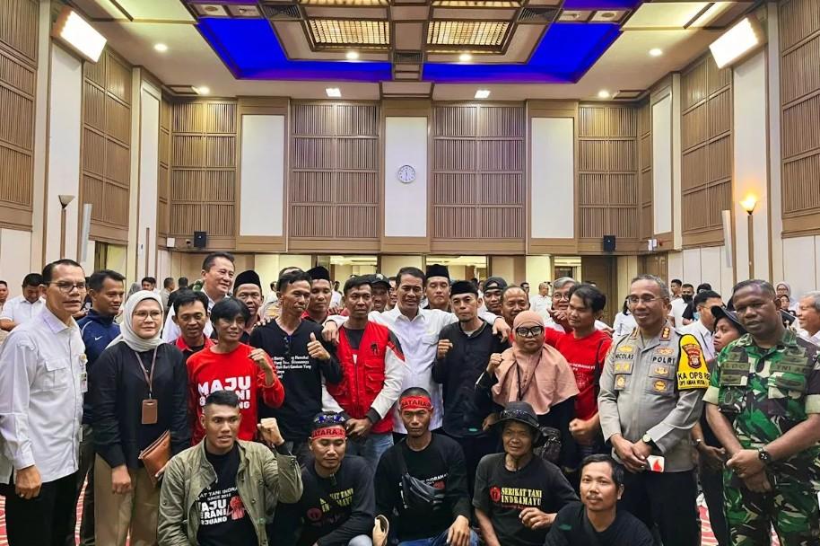 Mentan Amran Sulaiman Cepat Tanggap Atasi Keluhan Petani Indramayu Soal Pupuk, Irigasi, dan Alsintan