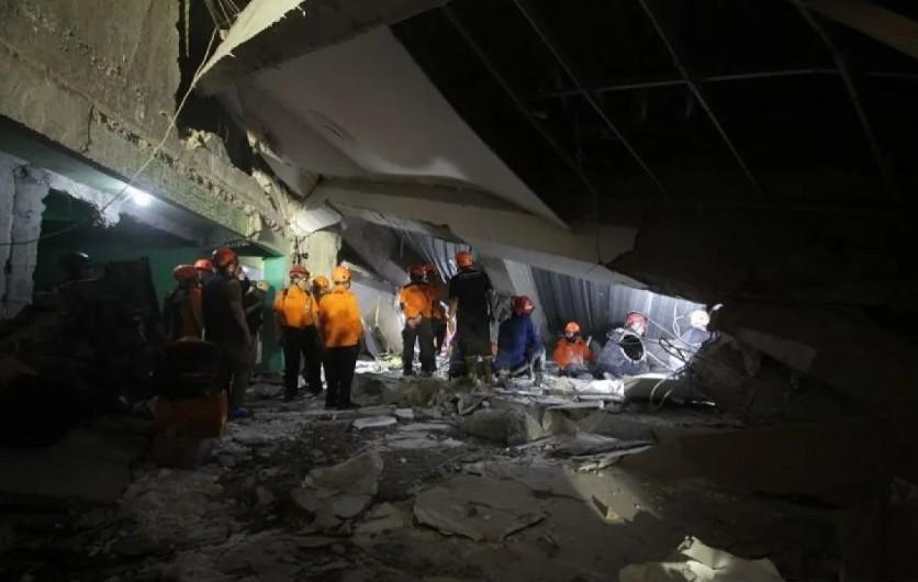 Bangunan Pesantren Al-Khoziny Ambruk Saat Salat Berjamaah, Ratusan Santri Dievakuasi