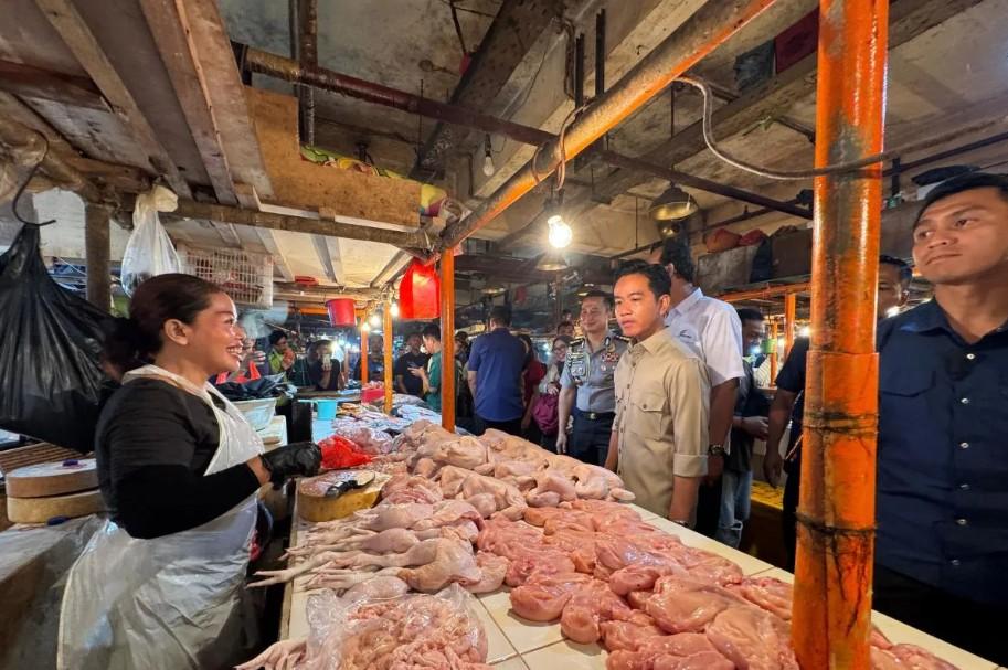 Wapres Gibran Tinjau Pasar Senen, Tegaskan Komitmen Pemerintah Lindungi Pedagang Kecil