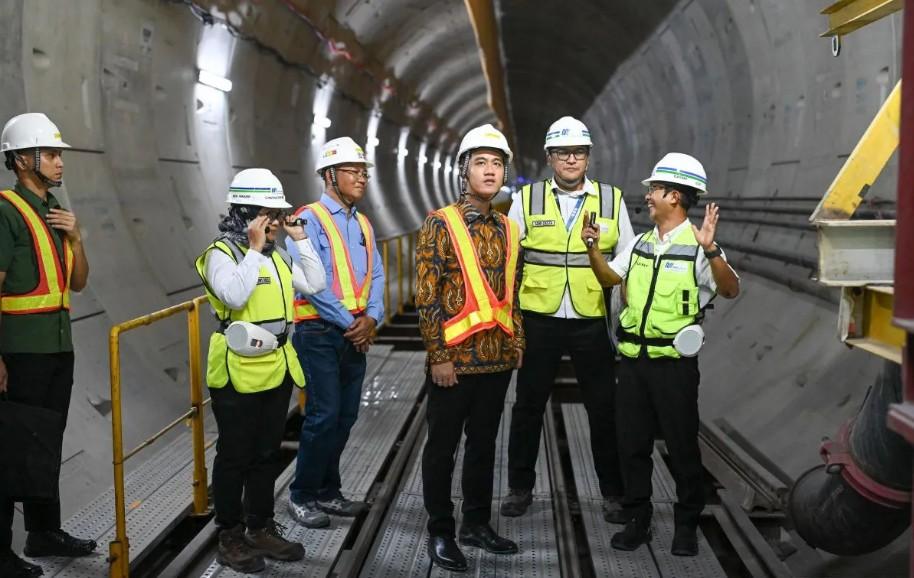 Wapres Gibran Ingatkan Pembangunan MRT Jakarta Fase 2A Harus Tepat Waktu dan Sesuai Standar