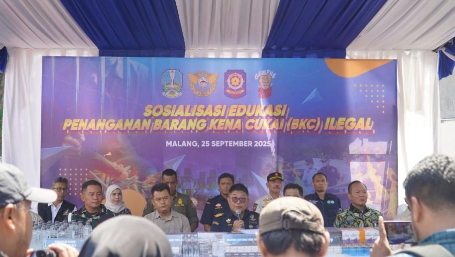 Bea Cukai Jatim II Musnahkan Jutaan Rokok dan Ribuan Liter Miras Ilegal Senilai Rp10,2 Miliar