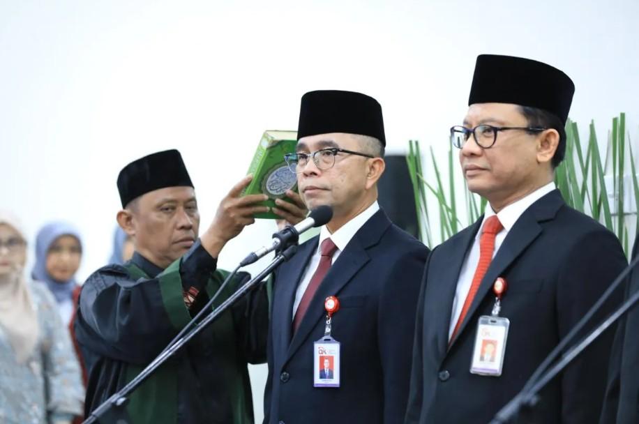 OJK Lantik Enam Pejabat Baru untuk Perkuat Tata Kelola dan Stabilitas Keuangan