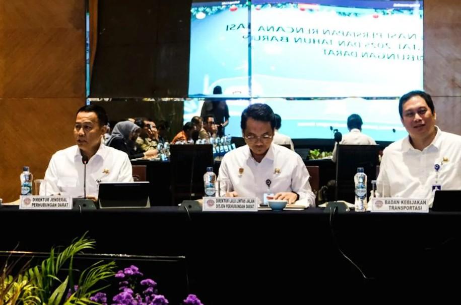 Kemenhub Siapkan Strategi Angkutan Natal 2025 dan Tahun Baru 2026 untuk Jamin Keselamatan dan Kelancaran