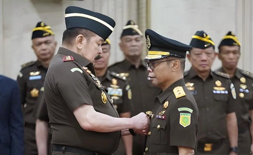 Jaksa Agung Lantik Jambin dan Empat Staf Ahli, Tekankan Integritas dan Tanggung Jawab