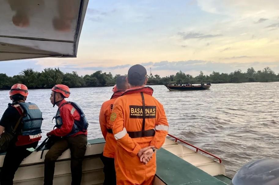 Kapal Kelotok Bermuatan Batu Bara Tenggelam di Sungai Barito, Satu Penumpang Hilang