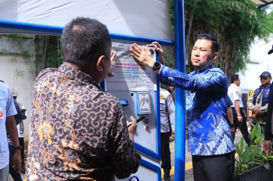 Pansus Perparkiran DPRD DKI Segel Dua Parkir Ilegal di Apartemen, Operator Terancam Blacklist