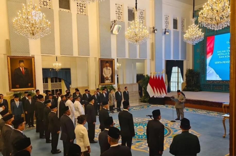 Presiden Prabowo Lantik Komite Eksekutif Percepatan Pembangunan Otonomi Khusus Papua di Istana Negara