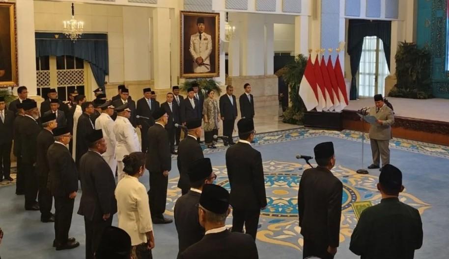 Presiden Prabowo Lantik 10 Duta Besar dan Satu Wakil Dubes RI di Istana Negara