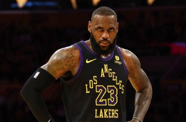 LeBron James Absen di Awal Musim NBA 2025/2026 Akibat Cedera Saraf Sciatica