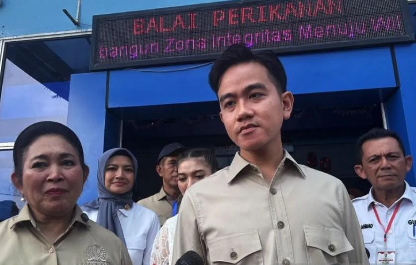 Gibran Ucapkan Terima Kasih atas Ziarah Roy Suryo dan Dokter Tifa ke Makam Keluarga, Sebut Terbuka untuk Umum