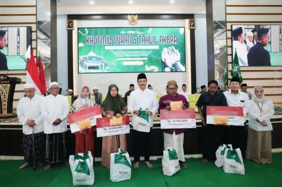 Mensos Saifullah Yusuf Serahkan Santunan kepada Wali Santri Korban Musibah Al Khoziny