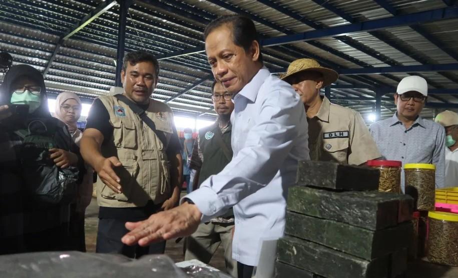 Menteri Hanif Minta Pemkot Mataram Tingkatkan Pengolahan Sampah untuk Wujudkan Kota Bersih dan Sehat