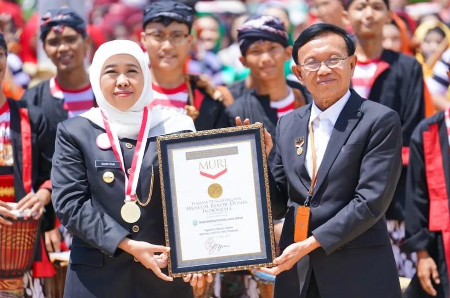 Dua Rekor MURI Jadi Kado Istimewa HUT ke-80 Jawa Timur, Ribuan Siswa Tampil dalam Paduan Suara dan Orkestra