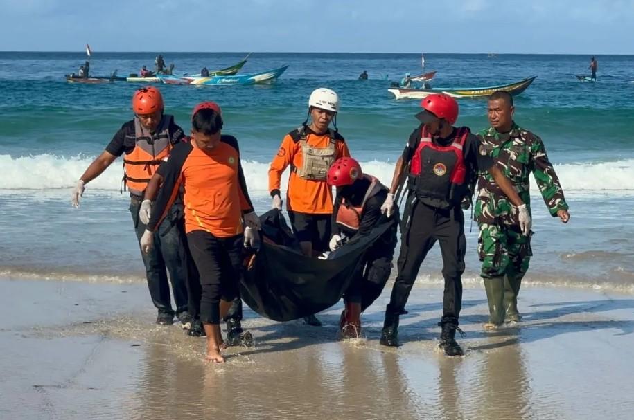 Jenazah Terakhir Wisatawan Surabaya yang Terseret Ombak di Pantai Modangan Ditemukan Mengambang 1 Mil dari Lokasi