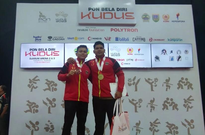 Dua Bersaudara Persembahkan Emas Pertama untuk Sumbar di PON Bela Diri 2025