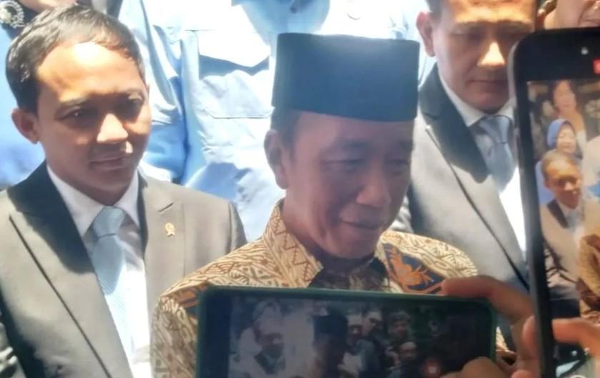 Presiden Jokowi Ucapkan Selamat Ulang Tahun ke-74 kepada Presiden Prabowo di Sleman