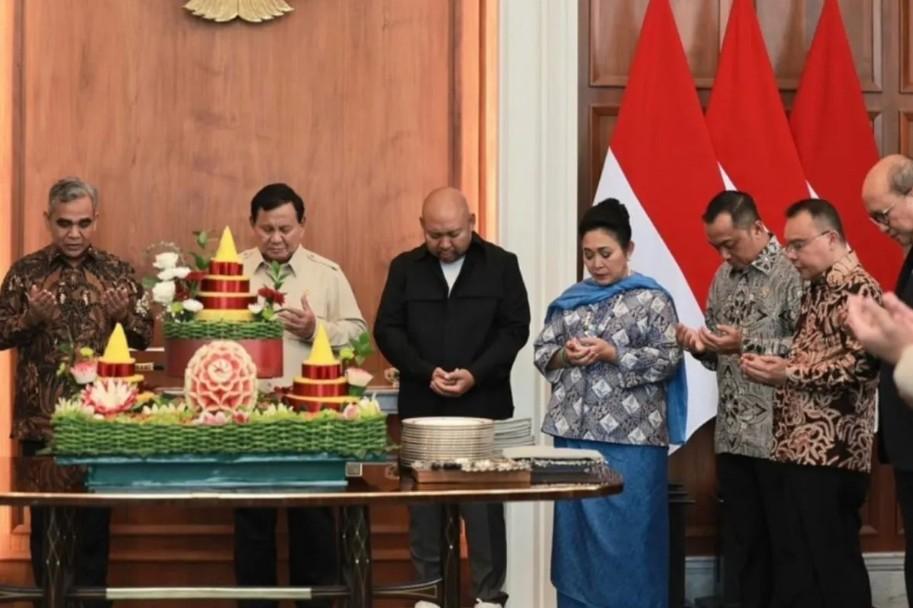 Presiden Prabowo Rayakan Ulang Tahun ke-74 di Istana Negara, Dihadiri Para Pejabat Kabinet dan Tokoh Nasional