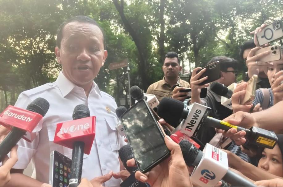 Presiden Prabowo Terima Laporan Sektor Energi dari Menteri ESDM Bahlil di Hari Libur