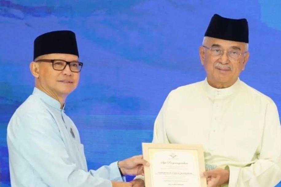 Mukhtarudin Menerima Gelar Kehormatan Tun Perak dari Yang di-Pertua Negeri Melaka Sekaligus Presiden DMDI